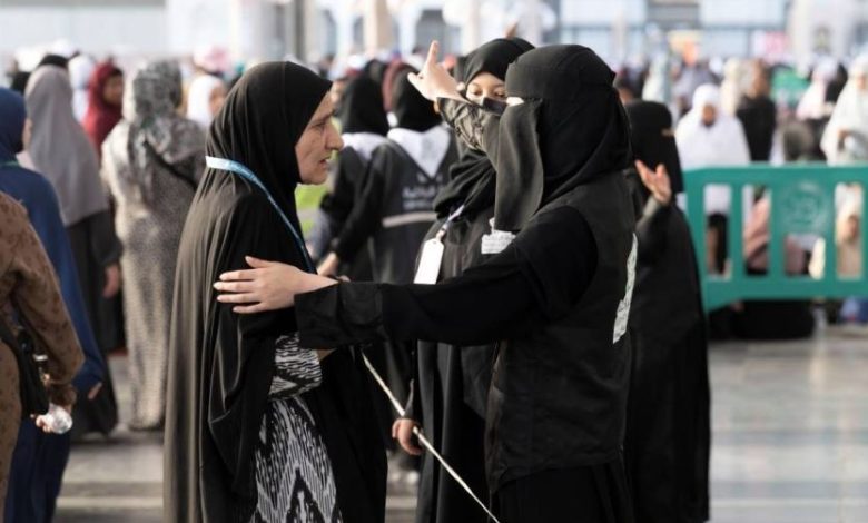 المرأة السعودية.. نموذج ريادي ومشرف في خدمة ضيوف الرحمن داخل المسجد الحرام 1 المرأة السعودية.. نموذج ريادي ومشرف في خدمة ضيوف الرحمن داخل المسجد الحرام