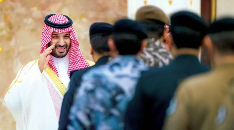 ولي العهد السعودي: جهود الدفاع تجلّت في أزمة المنطقة