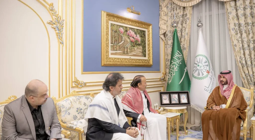 خالد بن سلمان ينقل تعازي القيادة السعودية لذوي الرئيس اليمني السابق
