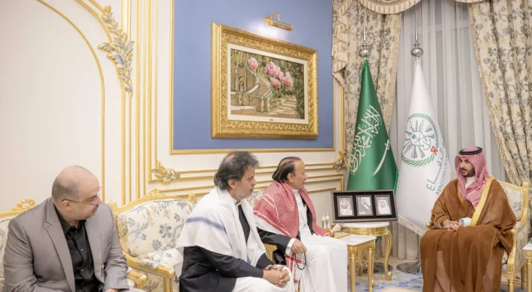 خالد بن سلمان ينقل تعازي القيادة السعودية لذوي الرئيس اليمني السابق