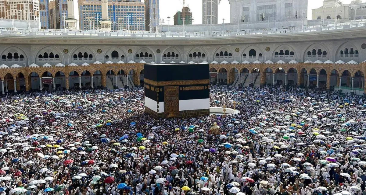 السعودية تبدأ إصدار تأشيرات العمرة تزامناً مع مغادرة قوافل الحجيج
