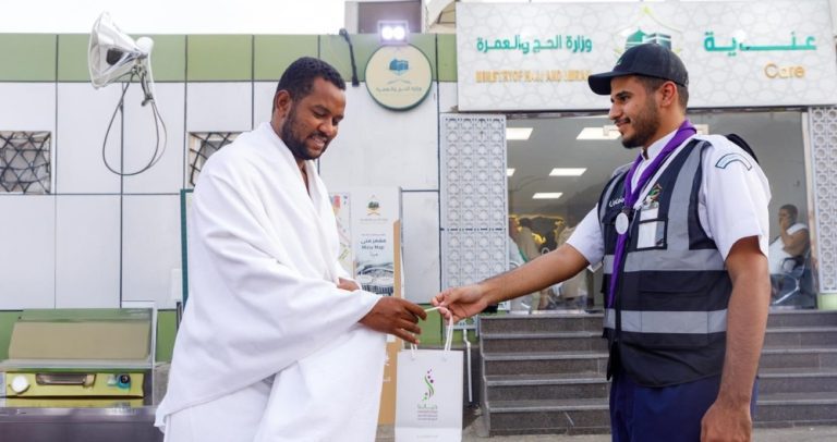 وزارة الحج والعمرة السعودية تكثّف خدماتها الميدانية والرقابية للحجاج في يوم عرفة