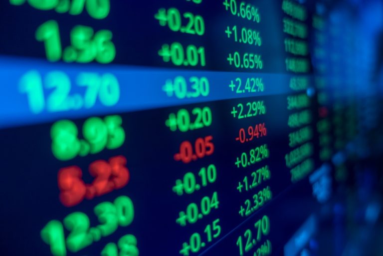 الأسهم السعودية تنهي مايو باللون الأخضر مع صعود غالبية القطاعات