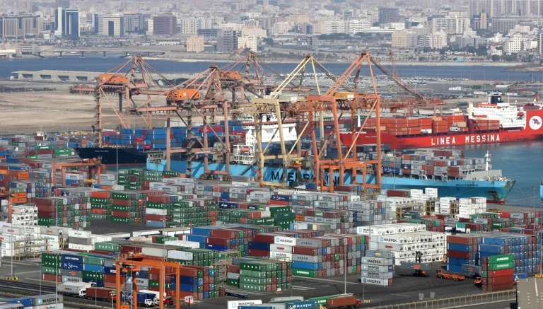 السعودية تتحول إلى مركز لوجستي عالمي في الأزمة