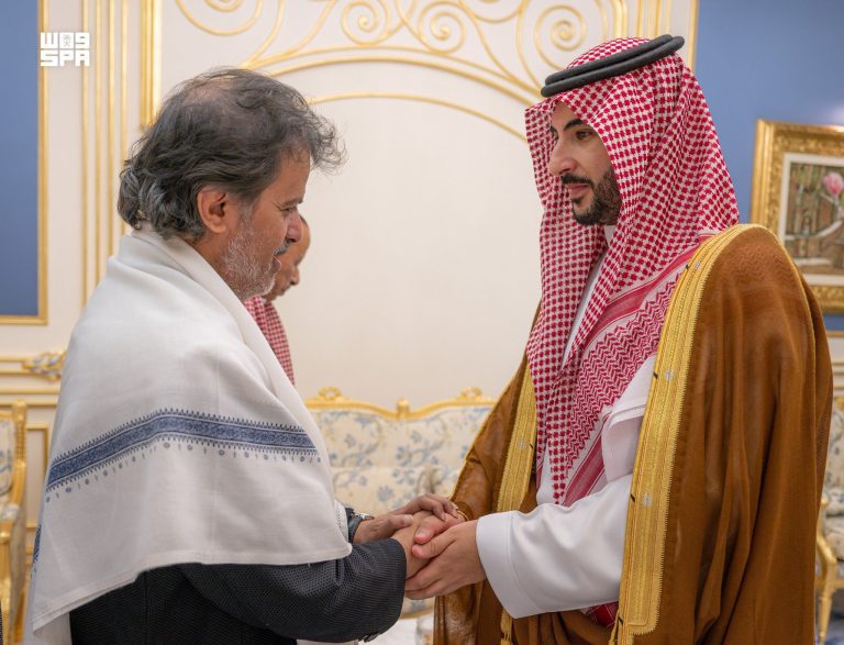 خالد بن سلمان ينقل تعازي القيادة السعودية في وفاة الرئيس اليمني السابق عبدربه منصور هادي