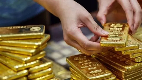 ترتفع أسعار الذهب مع ضعف الدولار وانخفاض النفط