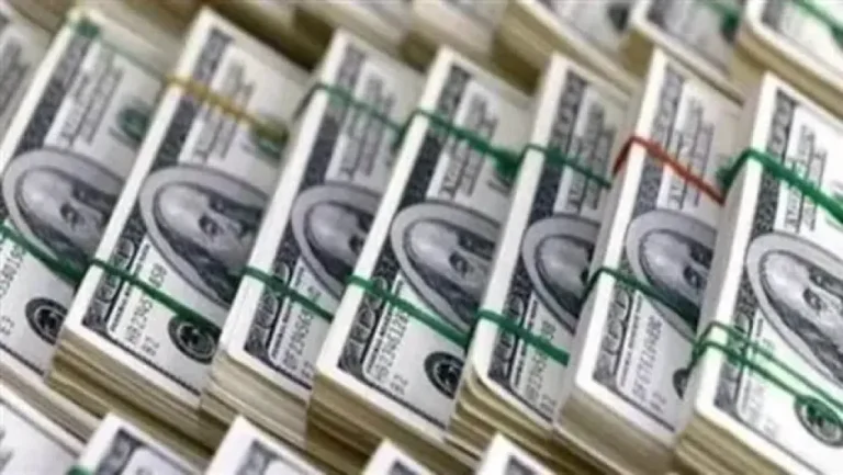 سعر الدولار أمام الجنيه اليوم الاثنين 1 يونيو 2026 بعد تراجع العملة في 8 بنوك قبل العيد